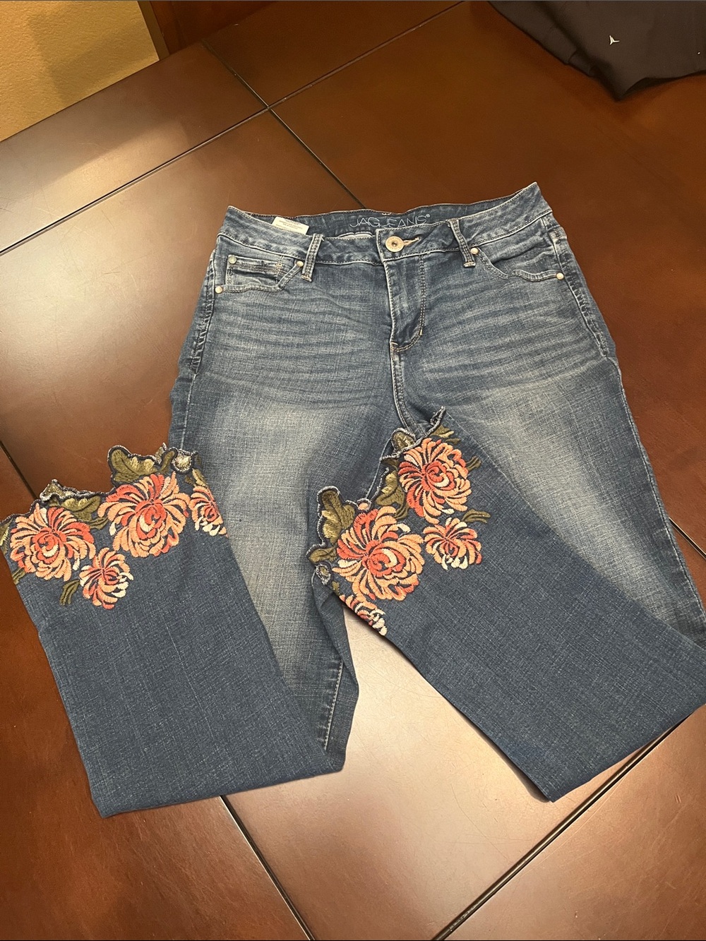 Jag Jeans Dark Blue Cropped Jeans with Floral Embroidery